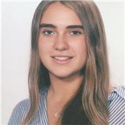 Profesora de inglés joven para niños se ofrece para dar clases en madrid (primaria)